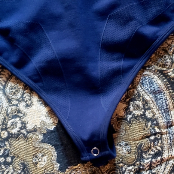 Tonal Long-Sleeve SMLS100© Body Suit - Picture 4 of 7